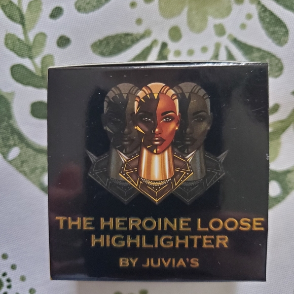 Juvias place The Heroine loose highlighter - Picture 3 of 3